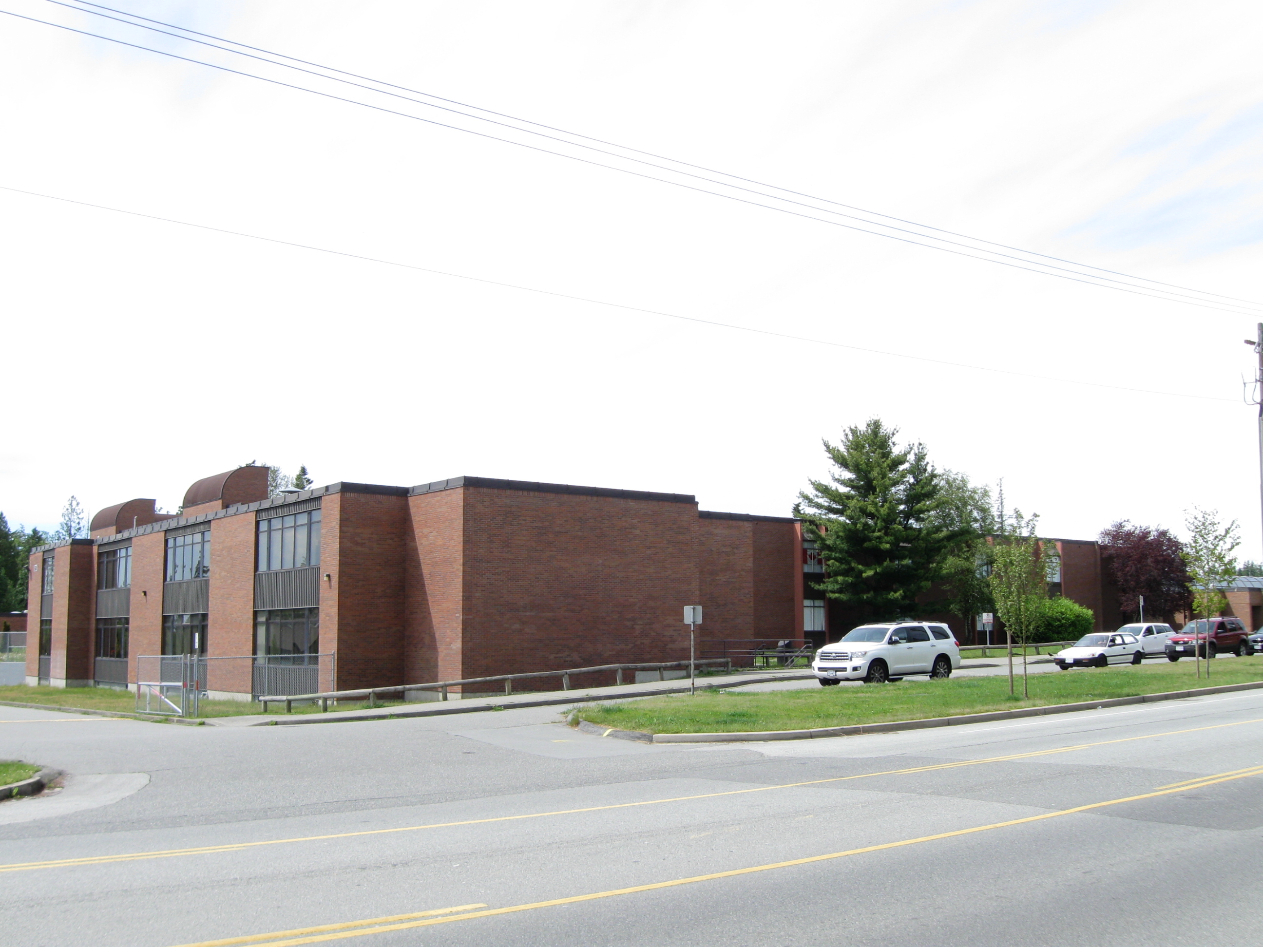 Semiahmoo_Secondary_(another_view).jpg